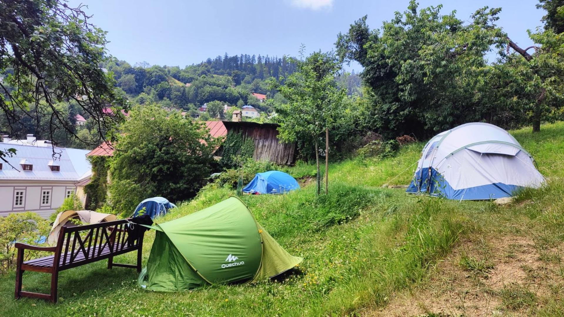 Stanovanie Pod Starym Zamkom - Camping บันสกา ชีอาว์นีซา ภายนอก รูปภาพ